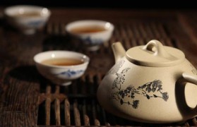 盖碗喝茶与紫砂壶喝茶各自优缺点是什么？