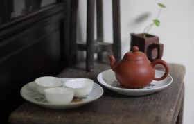 紫砂壶倒茶盖子处漏水是什么原因？