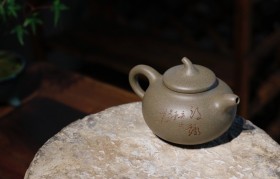 原矿紫砂壶原矿青段茄瓜220cc作者：王俊锋（全手）