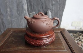 紫砂壶与茶：红茶用什么泥的紫砂壶？