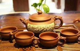  玻璃茶壶和紫砂茶壶泡茶方式有哪些不同？