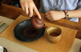 紫砂壶和陶瓷壶之间泡茶会有什么不同