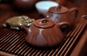想要喝到一杯好茶，就要做到紫砂壶温壶