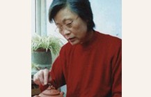 曹燕萍紫砂壶大师简介-紫砂研究员级高级工艺美术