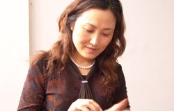 陈亚萍紫砂壶大师简介-紫砂高级工艺美术师