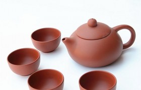 用紫砂壶泡茶需要配上同样材质的紫砂口杯？