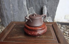紫砂壶清理：茶叶干在紫砂壶上如何清除？