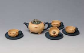 中国陶瓷艺术大师范永良作品《荷花套壶》