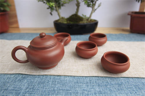 紫砂壶的茶桌使用有哪些讲究？