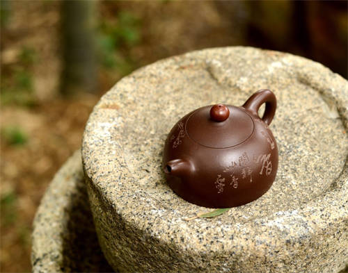 潮州的朱泥壶和宜兴的紫砂壶实是否是“同宗同祖”？