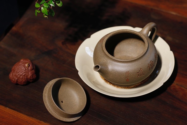 原矿紫砂壶原矿青段宫灯280cc作者：徐俊（全手）  2