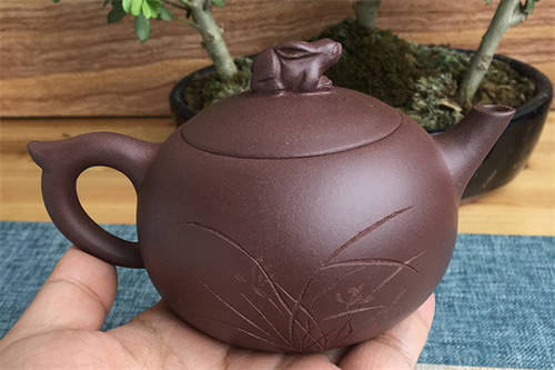 原矿紫砂壶紫茄泥玉兔扁西施230cc作者：范宗杰（全手）  3