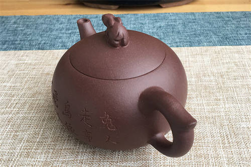 原矿紫砂壶紫茄泥玉兔扁西施230cc作者：范宗杰（全手）  11