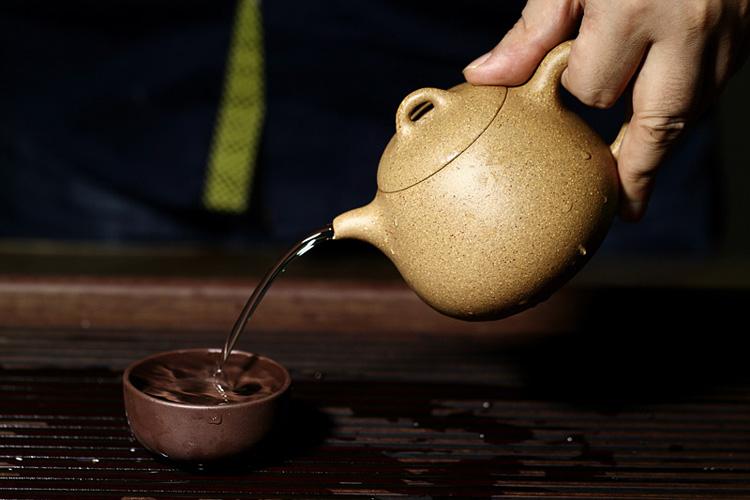 红茶用什么泥料的紫砂壶泡最好？  1