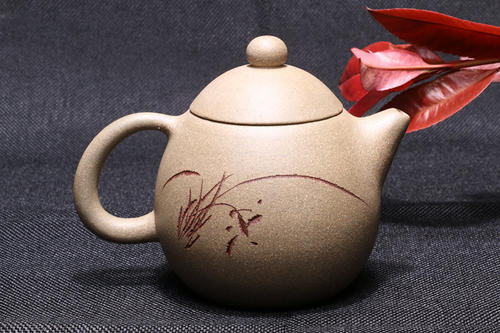 红茶用什么泥料的紫砂壶泡最好？  2