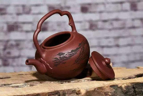 紫砂壶不会养壶，与普通茶壶没有任何区别  2