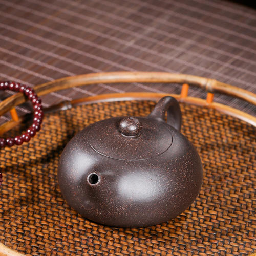 这种泥料制成的紫砂壶，堪称紫砂壶界的“大熊猫”  1