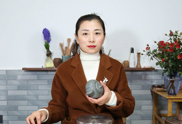 曹巧芳紫砂壶大师简介-紫砂工艺美术师