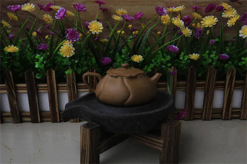 原矿紫砂壶段泥莲花 150cc作者：潘羽阑（半手）  7