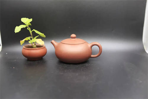 原矿紫砂壶底槽清圆满260cc作者：马广杰（全手）  1