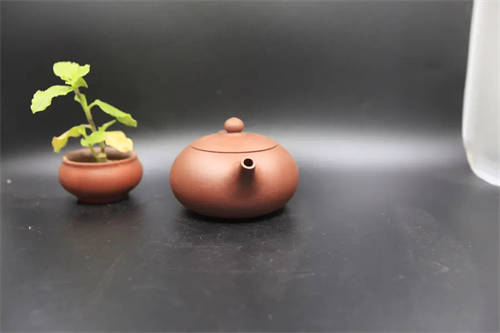 原矿紫砂壶底槽清圆满260cc作者：马广杰（全手）  6