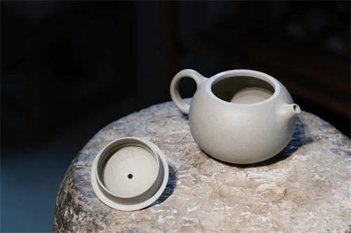 原矿紫砂壶羊脂白泥西施220cc作者：王伟（全手）  4