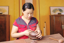 范微琴紫砂壶大师简介-紫砂国家级工艺美术师