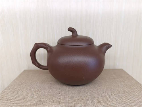 原矿紫砂壶紫泥茄段桃叶350cc作者：丁亦琴 国家级工艺美术师（半手）  8