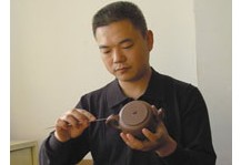潘跃明紫砂壶大师简介-紫砂研究员级高级工艺美术师