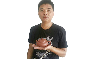 王孝强紫砂壶大师简介-紫砂国家级工艺美术员
