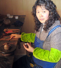 闻锡鹃紫砂壶大师简介-紫砂工艺美术师