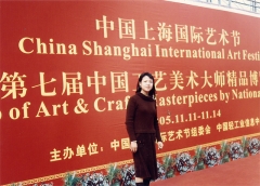 杨琴紫砂壶大师简介-紫砂工艺美术师
