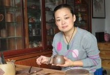杨科芳紫砂壶大师简介-紫砂助理工艺美术师