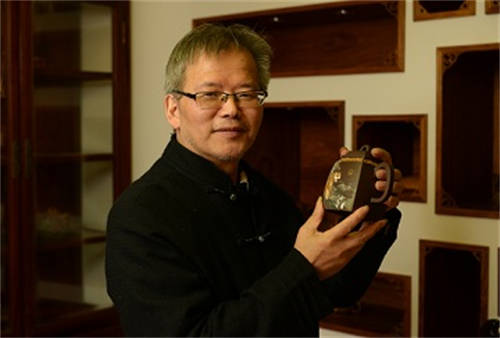 张志清紫砂壶大师简介-紫砂研究员级高级工艺美术师