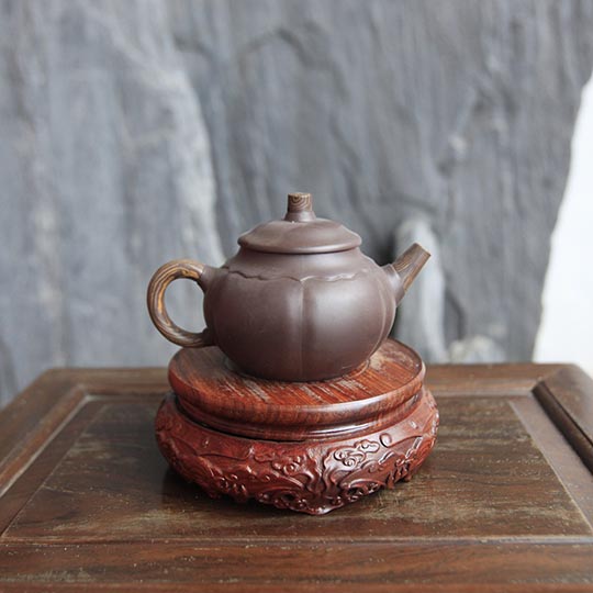 周虎荣紫砂壶大师简介-紫砂工艺美术员