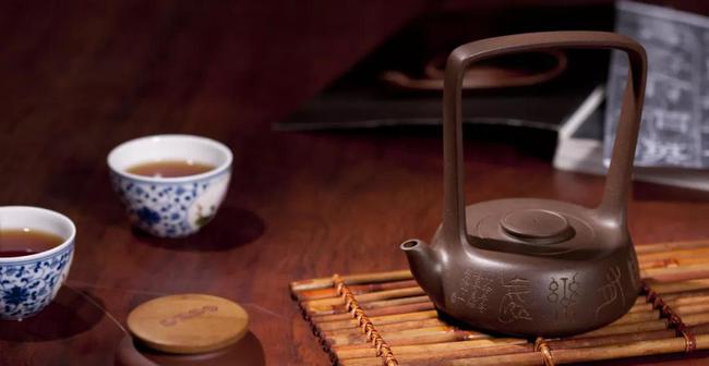 为什么用紫砂壶泡茶不易变味？