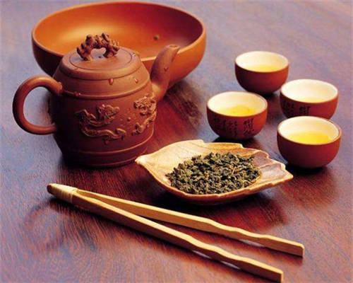 紫砂壶沏茶用什么水最好？