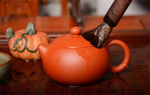 怎样去除紫砂壶的茶垢而且不破坏包浆？