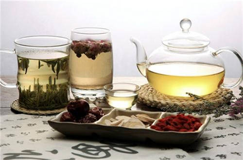 紫砂壶PK玻璃杯，哪种茶具最适合泡茶？  2