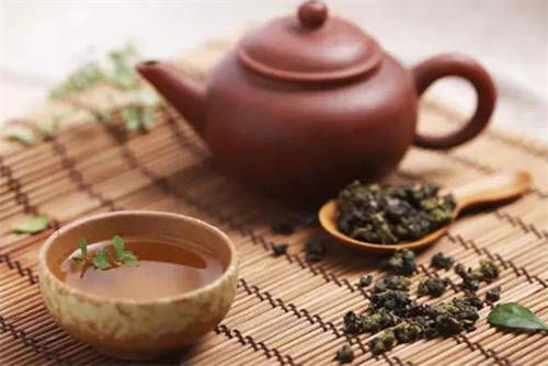 分析玻璃杯和紫砂壶泡茶的优缺点  2