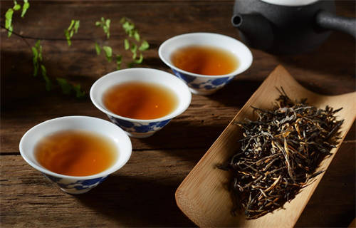 红茶用什么样的紫砂壶冲泡更好喝？