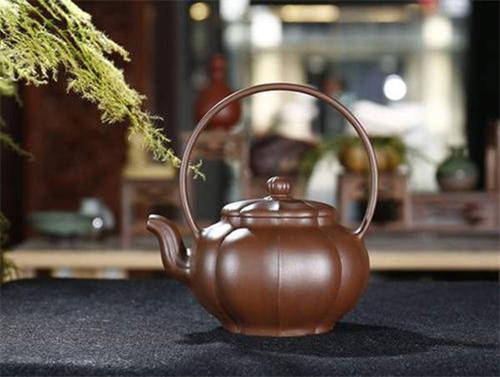 不是所有泥料和容量的紫砂壶都适合泡普洱茶！