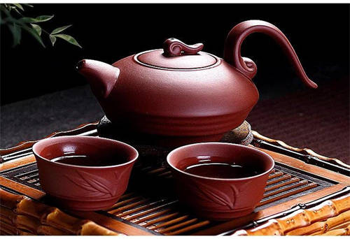 在泡茶的时候，不知你有没有注意到紫砂壶的变化？