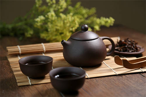 为什么紫砂壶最适合冲泡普洱茶？