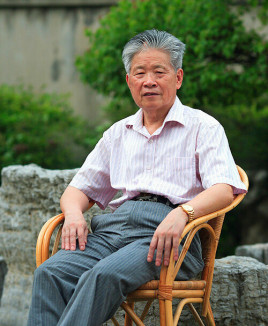 宜兴紫砂研究员级正高级工艺美术师--徐汉棠