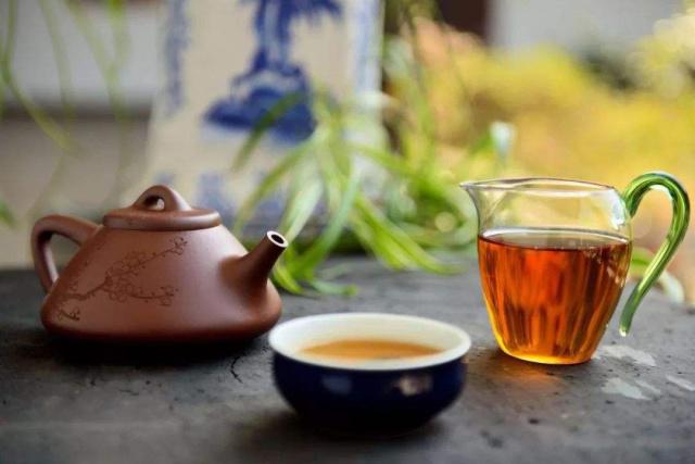 用紫砂壶喝茶，杯子要如何搭配？