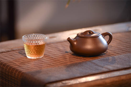用紫砂壶泡茶对水质有要求吗？