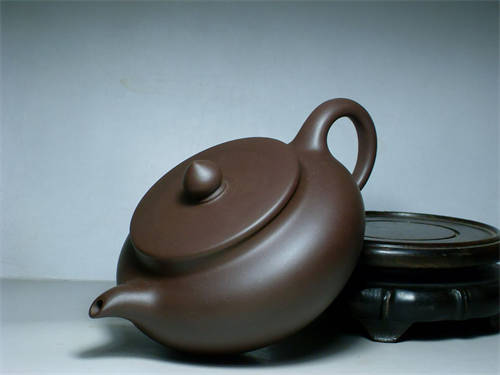 紫砂壶泡出的茶带土腥味