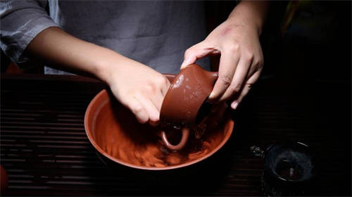 用紫砂壶喝完茶该怎么处理  1
